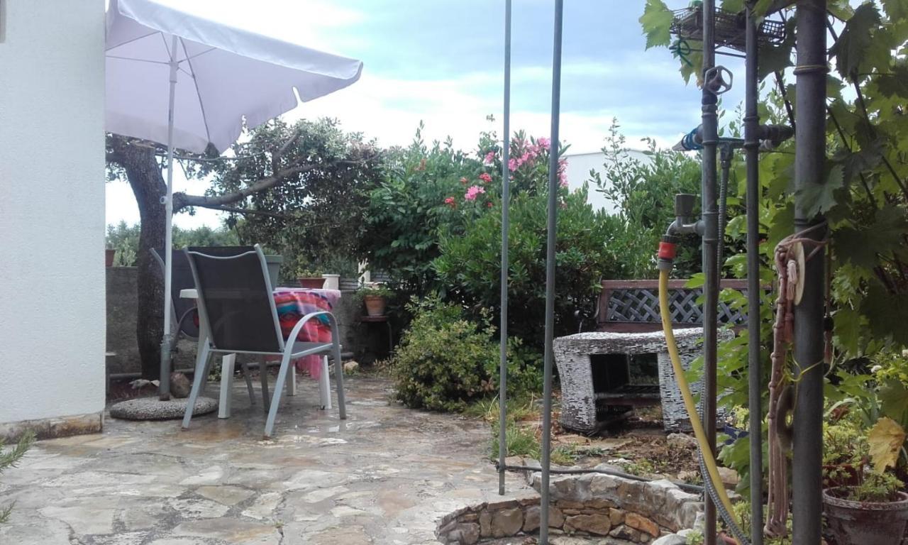 Apartmani Rosanda 2 Petrcane Buitenkant foto